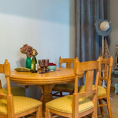 Pokoje Goscinne Przy Rynku Dąbrówno Exterior foto