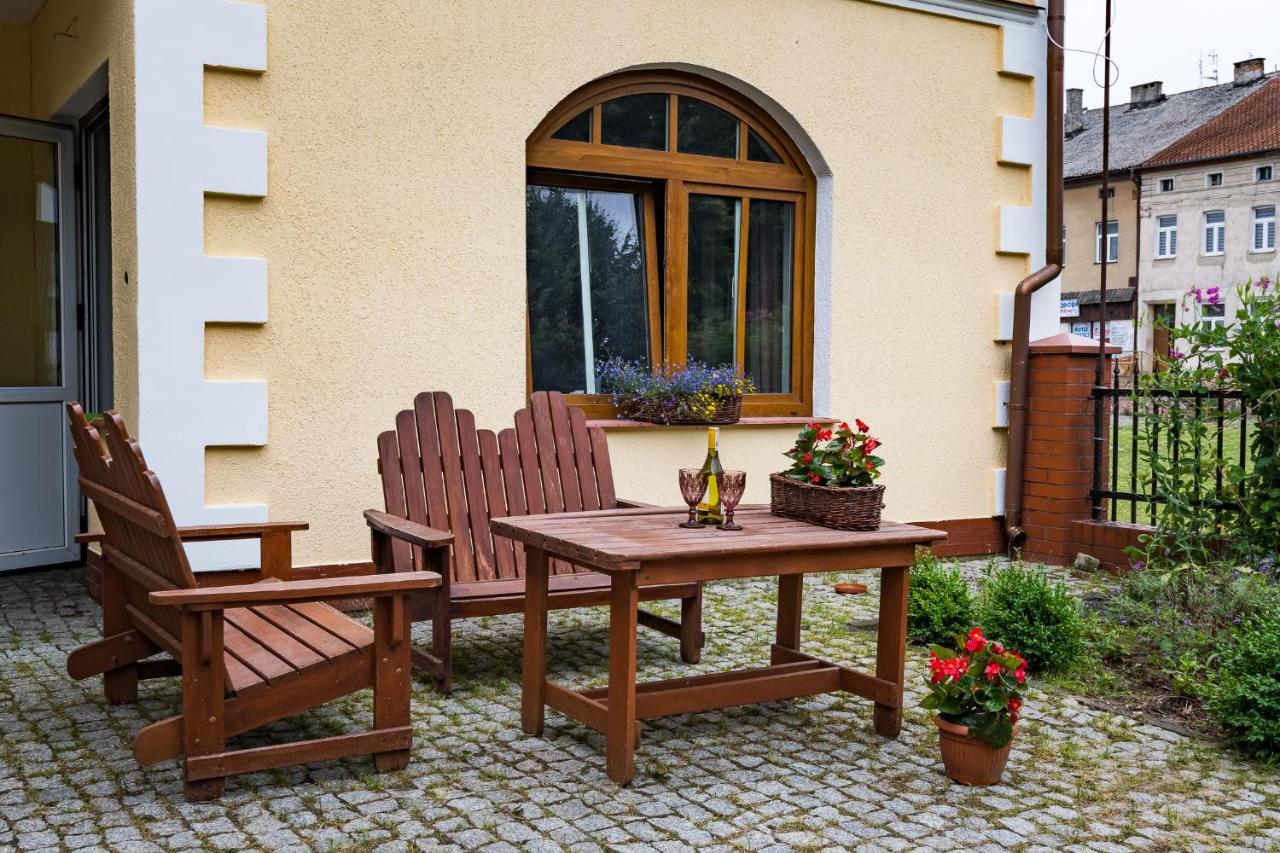 Pokoje Goscinne Przy Rynku Dąbrówno Exterior foto
